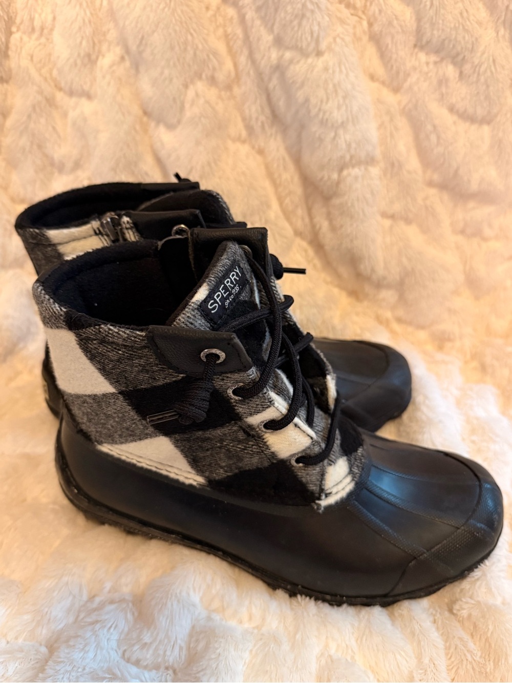 Sperry Women’s Plaid Duck Boots Size 6